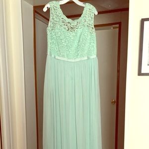 David’s bridal bridesmaid dress: Mint size 16